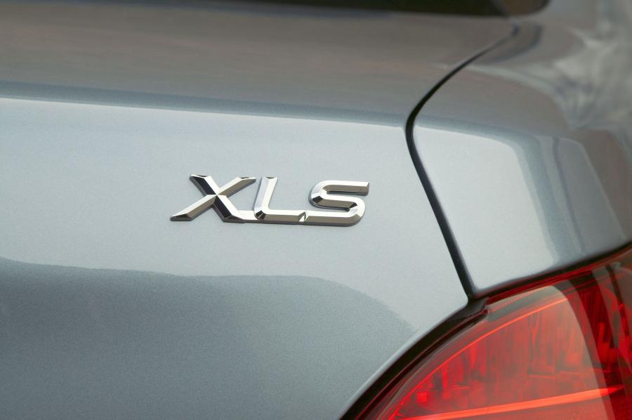 Логотип Toyota Avalon (GSX30) 2005 года  (фото 19 из 79)